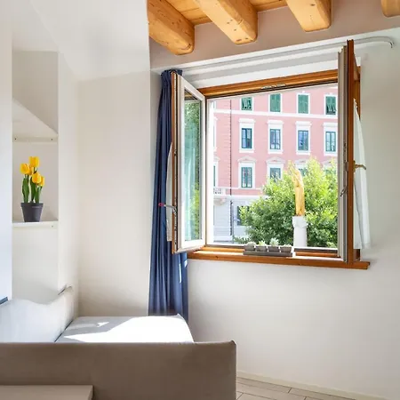 Aparthotel Garibaldi Terst